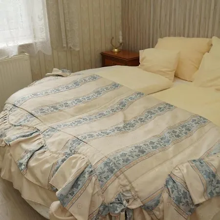 Bed & Breakfast Fabianics Kastely 3*