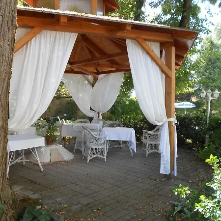 Fabianics Kastely Bed & Breakfast Misefa