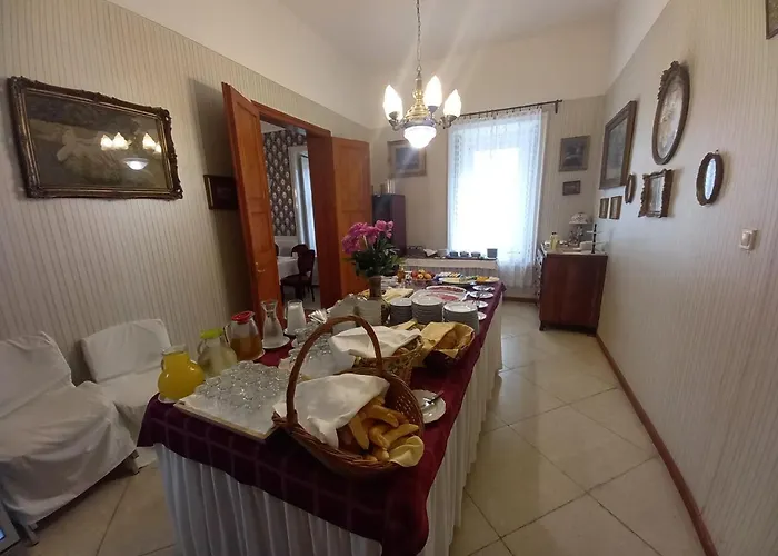 Fabianics Kastely Bed & Breakfast 3*