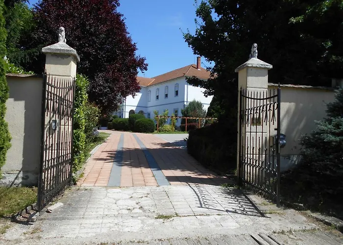 Bed & Breakfast Fabianics Kastely Misefa