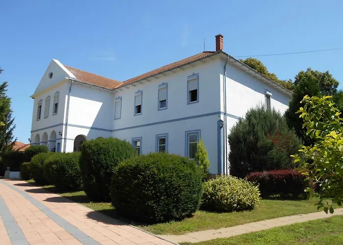 Bed & Breakfast Fabianics Kastely 3*