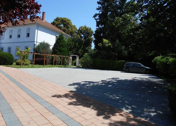 Fabianics Kastely Bed & Breakfast Misefa